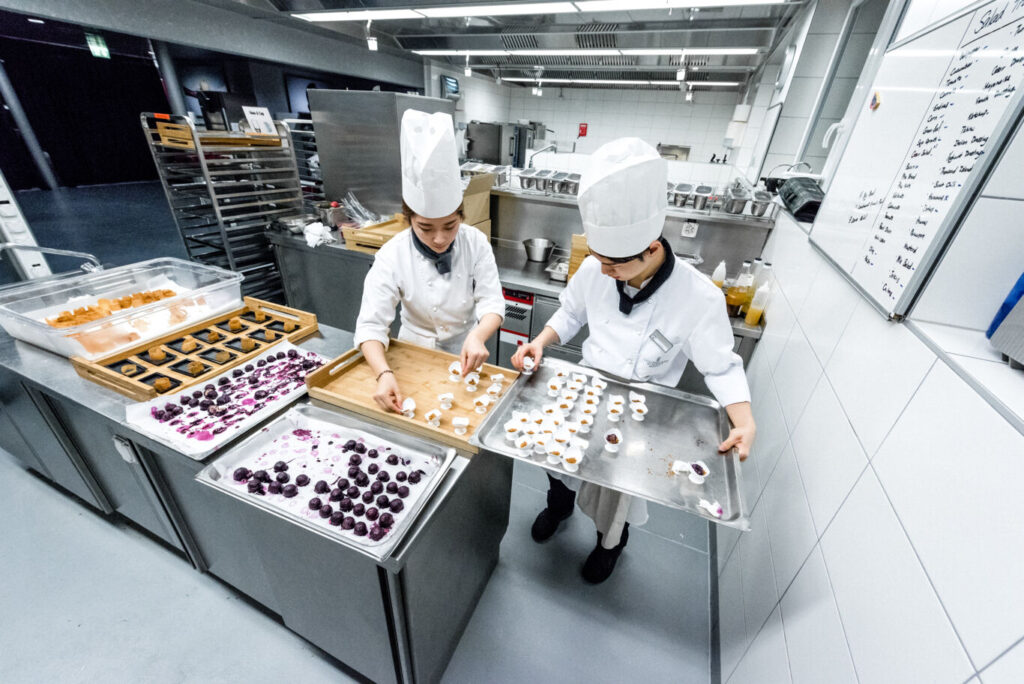 CAAS 2020 BROCHURE KITCHEN IN ACTION 19 maxWidth 1366 maxHeight 1366 ppi 72 quality 80